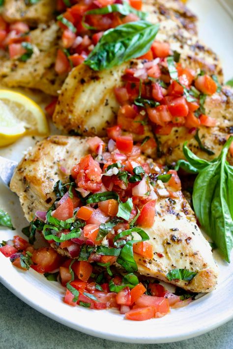 Italian Chicken Breast Recipes, Italian Grilled Chicken, Simple Weeknight Dinners, Healthy Bruschetta, Chicken Puttanesca, Chicken Bruschetta Recipe, Chicken Bruschetta, Strawberry Chicken Salad, Healthy Grilled