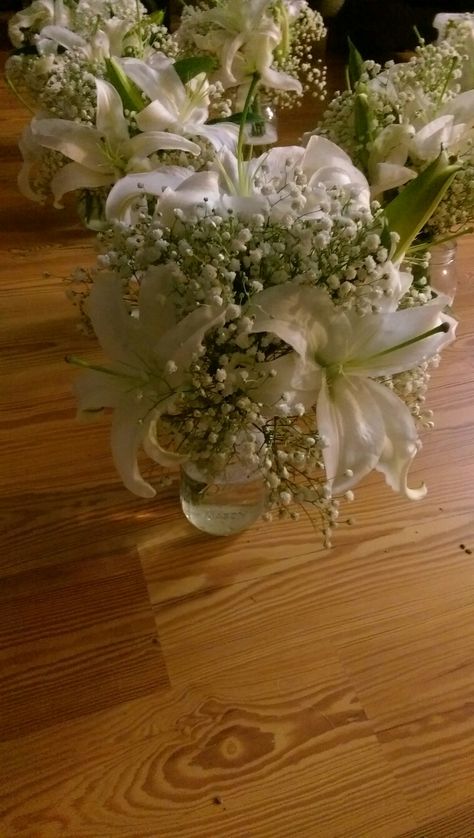 White Lilies Wedding Bouquet, Lily Centerpieces Table Decorations, Lily And Baby Breath Bouquet, Lily Wedding Centerpieces, White Lilies Bouquet, Green Wedding Flower Arrangements, White Lily Wedding, Wedding Flowers Lilies, White Wedding Flowers Centerpieces