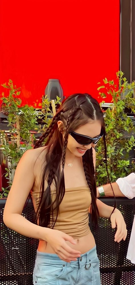 JENNIE WALLPAPER Jennie Fashion, Hair Stules, Coachella Hair, Jennie Coachella, Jennie Wallpaper, Hair Style Korea, Kpop Hair, Peinados Fáciles Para Cabello Corto, Hair Stylies