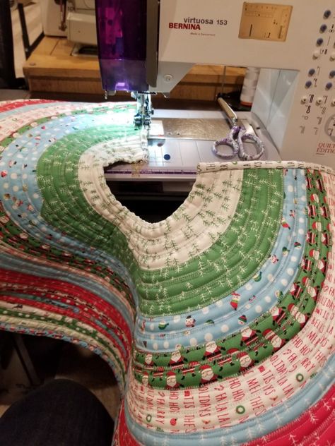 Patchwork Christmas Tree Skirts Patterns, Free Quilted Christmas Tree Skirt Patterns, Log Cabin Christmas Tree Skirt, Sewn Tree Skirt, Christmas Tree Ornaments To Sew, Easy Christmas Tree Skirts Diy Simple, Large Tree Skirt Pattern, Jelly Roll Rug Christmas Tree Skirt, Diy Quilted Tree Skirt