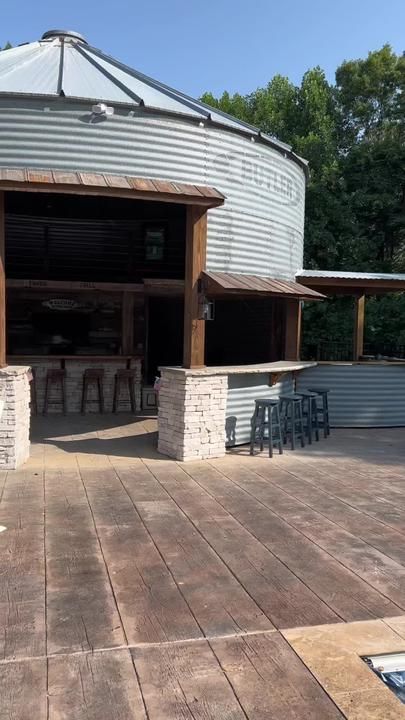 Grain Bin Ideas, Silo Bar, Bin Bar, Cooking Tiktok, Grain Bins, Outdoor Living Kitchen, Poolhouse Bar, Kane Brown, Back Road