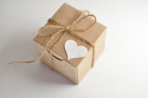 Inexpensive Wedding Favors, Candy Wedding Favors, Rustic Wedding Diy, Inexpensive Wedding, Rustic Wedding Favors, Super Gifts, Diy Wedding Favors, Wedding Favor Boxes, Unique Wedding Favors