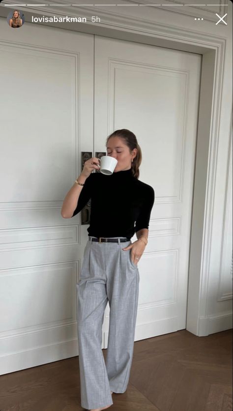 Gray Trousers Outfit Women, Grey Trousers Outfit Women, Wide Leg Pants Outfit Work, Wide Leg Trousers Outfit, Slacks Outfit, Grey Pants Outfit, Form Outfits, Work Trousers Women, Smart Casual Work Outfit Women