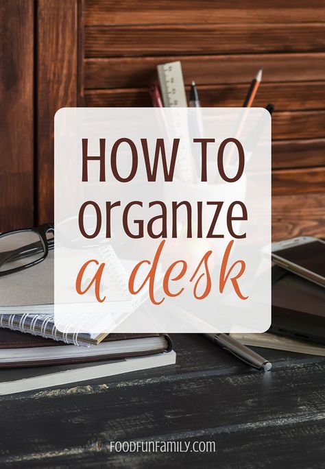 How to Organize a Desk Organize Office At Work, Work Desk Organization, Study At Home, Organized Desk, Office Organization Tips, Desk Organisation, Office Organization At Work, Organizing Paperwork, Office Space Design