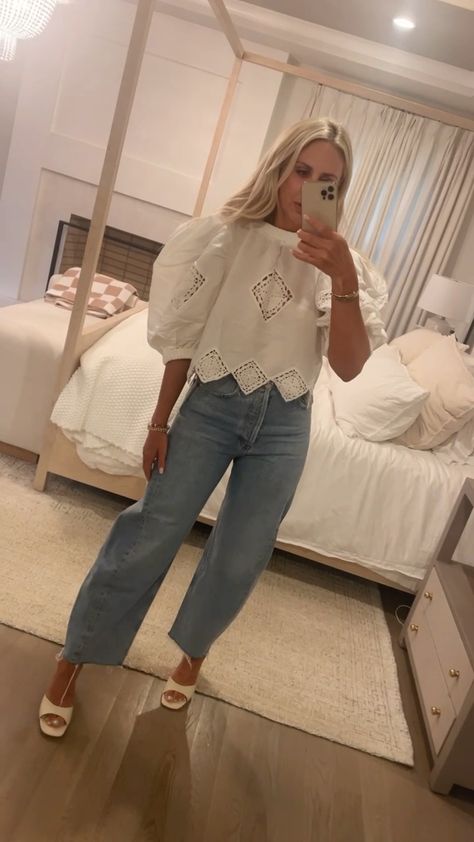 Puff Sleeve T Shirt Outfit, Puff Sleeve Outfit Ideas, Puffy Blouse Outfit, White Lace Puff Sleeve Top, Puff Blouse Outfit, Puff Sleeves Top Outfit, Puff Sleeve Shirt Outfit, Tops With Puffy Sleeves, White Puff Sleeve Top Outfit