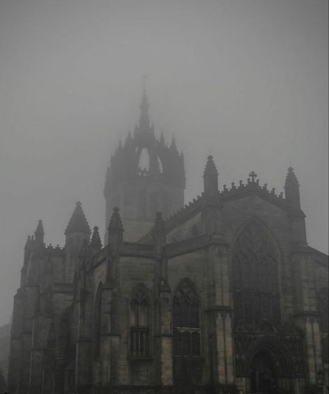 Gothic Royalty Aesthetic, Gothic Royalty, Goth Castle, Paradis Sombre, Goth Architecture, Victorian Castle, Vampire Castle, Emily Brontë, Church Aesthetic