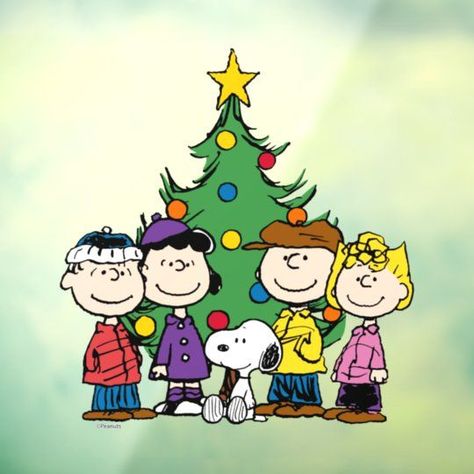 Peanuts | The Gang Around the Christmas Tree Charlie Brown And Snoopy Christmas, Charlie Brown Christmas Decorations, Christmas Moodboard, Peanuts Gang Christmas, Christmas Tree Window, Brown Christmas Tree, Christmas Tree Poster, Morning Christmas, Christmas Door Decorating Contest