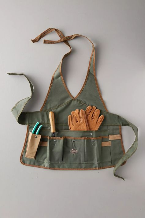 Apron Gardening, Utility Apron, Tool Apron, Gardening Gear, Apron Sewing Pattern, An Apron, Gardening Apron, Sewing Aprons, Gardening Outfit