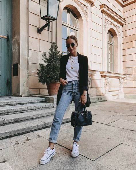 Blazer Outfit Europe, Sport Elegant, Jeans Blazer Outfit, Chic Outfits Edgy, Outfit Informal, Outfits Primavera, Jeans Girl, Blazer Outfits Casual, Spring Work Outfits