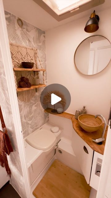 Camper Renovation Bathroom, Caravan Interior Ideas, Rangement Caravaning, Caravan Renovation Diy, Caravan Interior Makeover, Vintage Caravan Interiors, Diy Caravan, Camper Bathroom, Caravan Makeover