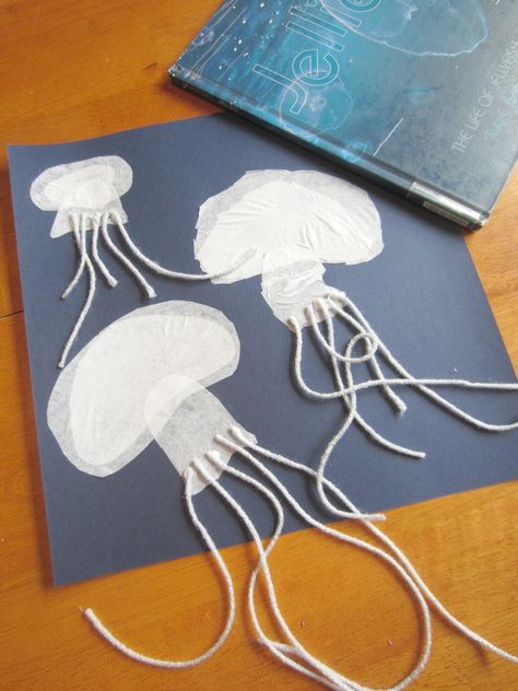 Jellyfish Art & Write from Relentlessly Fun, Deceptively Educational Classe D'art, Jellyfish Craft, Jellyfish Art, Sea Crafts, Ocean Crafts, Kindergarten Art, Themed Crafts, Ocean Themes, Arte Animal