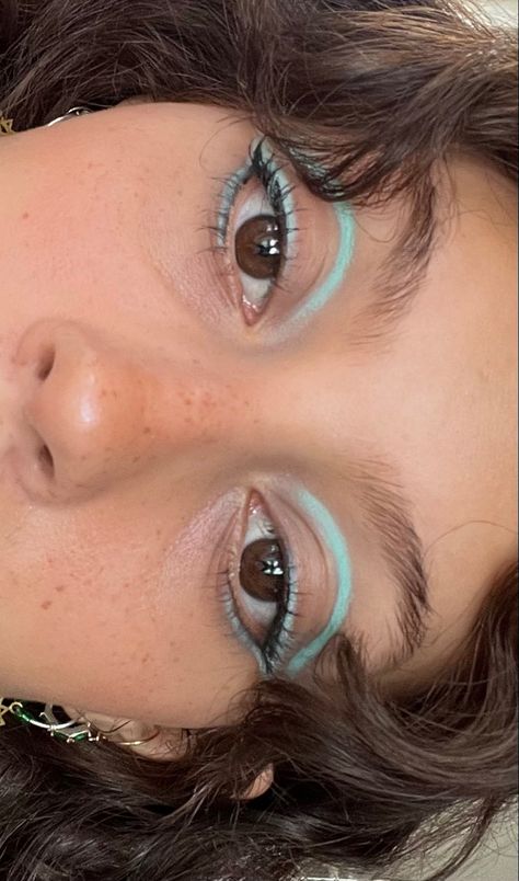 light blue graphic eyeliner Light Blue Eyeliner Makeup, Light Blue Graphic Liner, Hooded Eye Graphic Eyeliner, Light Blue Eyeliner, Blue Graphic Eyeliner, Blue Graphic Liner, Blue Eyeliner Makeup, Ideas Maquillaje, Graphic Eyes