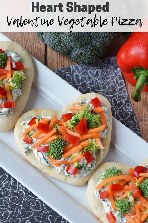 This Heart Shaped Valentine Vegetable Pizza would be perfect for lunch or dinner for Valentine's Day dinner.    #valentinesday #valentines #vegetables #pizza #recipes #easyrecipe #heartshaped Workouts Food, Vegetables Pizza, Heart Pizza, Valentines Recipes Desserts, Pizza Shapes, Heart Shaped Valentines, Healthy Lunches For Kids, Veggie Pizza, Valentine Dinner