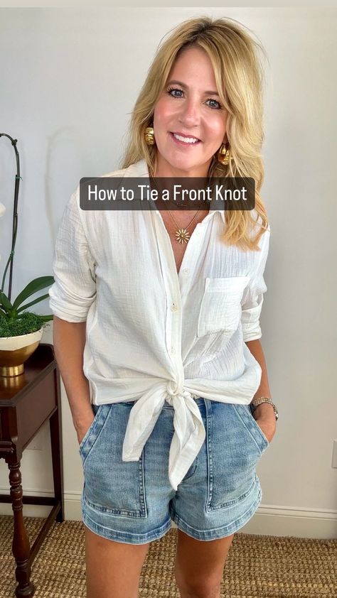 Tying Shirts Knot, Tying A Knot In A Shirt How To, Tying Shirts Knot Diy, How To Tie A Knot In A Shirt, How To Tie A Shirt Knot Button Up, Shirt Tying Hacks, How To Tie A Blouse Knot, Tying A Shirt Knot, How To Tie A Button Down Shirt