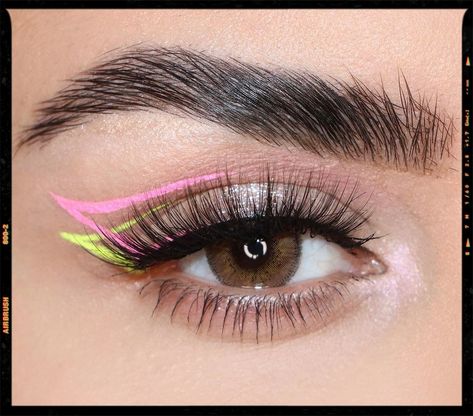 Makeup Eyeliner Styles Festival, Graphics Liner Makeup, Color Liner Looks, Graphic Winged Liner, Graphic Colored Eyeliner, Color Eyeliner Styles, Colorful Liner Looks, Coloured Graphic Liner, Fun Liner Looks