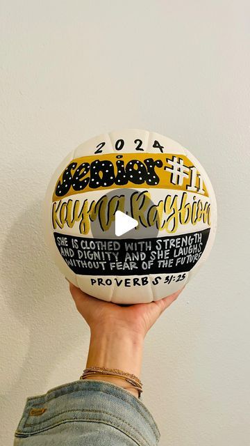 Volleyball Vase Diy, Volleyball Ideas Crafts, Volleyball Parents Night Ideas, Volleyball Banquet Gifts, Volleyball Crafts Diy Gift Ideas, Painted Volleyball Ideas, Volleyball Team Spirit Ideas, Volleyball Spirit Ideas, Volleyball Banquet Ideas Centerpieces