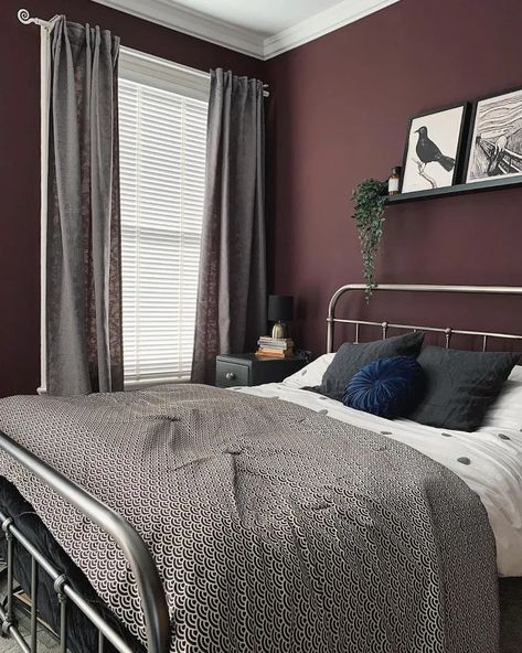 Dark red bedroom with aubergine color Farrow and Ball Brinjal Brinjal Farrow And Ball, Farrow And Ball Paint Colors, Aubergine Bedroom, Aubergine Color Palette, Dark Purple Room, Red Bedroom Walls, Farrow And Ball Bedroom, Dramatic Bedroom, Purple Paint Colors