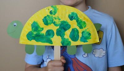 Turtle Puppet, Turtle Diy, Diy Puppet, Ahg Badge, Library Storytime, Class Crafts, Storytime Ideas, Puppet Craft, Alphabet Letter Crafts