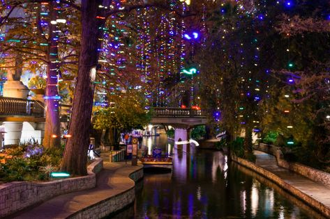 satx San Antonio Things To Do, Things To Do In Winter, San Antonio Missions, San Antonio Riverwalk, Texas Christmas, San Antonio River, Places In America, Santa Claus Is Coming To Town, My Kind Of Town