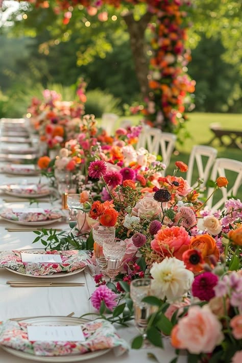 Whimsical Wedding Theme, Summer Wedding Floral, Wedding Layouts, Tablecloth Wedding, 21 Diner, Boho Wedding Ideas, Boda Mexicana, August Wedding, Floral Arrangements Wedding