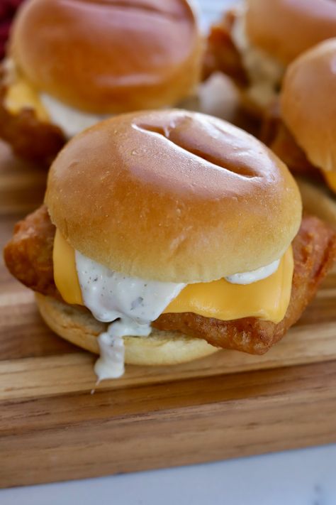 Super Crispy Fish Sandwiches (Filet-O-Fish Copycat) - Slice of Jess Fish Sandwich Sides, Crispy Fish Sandwich, Filet O Fish Sandwich Recipe, Filet O Fish Sandwich, Filet O Fish Recipe, Fish Fillet Sandwich, Fried Fish Sandwich, Burger Alternatives, Crispy Fried Fish