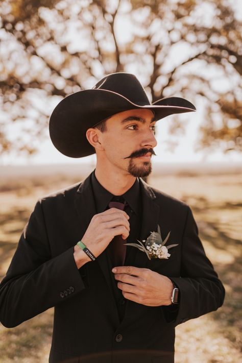 Cowboy Hat Men, Hat Men, Groom Outfit, Bridal Shoot, Wedding Hats, Wedding Time, Cowboy Hat, Weeding, Hats For Men