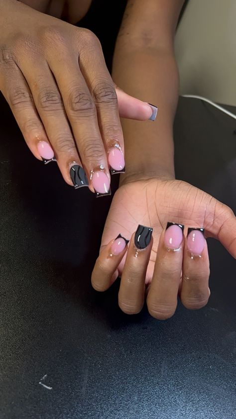 French Tip Nails With One Solid Color, Short Black Arclyc Nails, Shorts Nails Ideas, Shirt Nail Ideas, Short Set Acrylic Nails, Nail Polish Design, Nails Unique, Pink Tip Nails, Polish Design