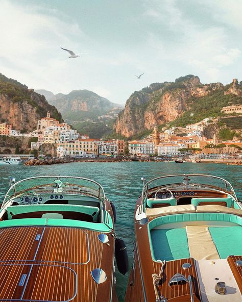 Riva Boat Vintage, Italian Boat, Riva Yachts, Italy Coast, Salerno Italy, Riva Boat, Boat Ideas, Wood Boats, Classic Boats