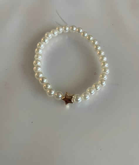 LIMITED TIME ONLY!! Pearl beaded bracelet with gold star (not real gold!) Gold Bead Bracelet Ideas, Bracelet With Stars, Pearl Beads Bracelet Ideas, White Pearl Bracelet Diy, Pearl Bead Jewelry, Star Bracelet Bead, Beaded Gold Bracelet, Cute Pearl Bracelet Ideas, Cute Diy Bracelets Beads