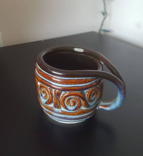 Coil ‎Pot Mug by Devyani Gokhale‎ Ceramic Coiling Ideas, Coiling Ceramics Ideas, Hand Coiled Pottery, Hand Coiled Clay Mugs, Ceramic Coil Ideas, Coil Cup Pottery, Coil Building Pottery, Coil Pottery Ideas Mugs, Coiled Ceramics Ideas