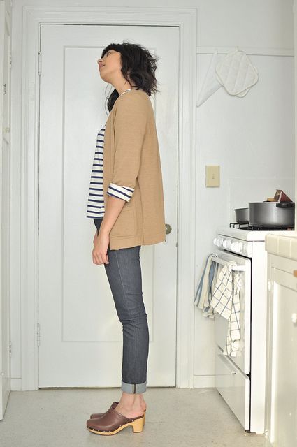 This is a good outfit. But it is also how I look when it is dinner time and I can't think of anything to make. How To Wear Jeans, Clogs Outfit, Victoria Secrets, Looks Style, Mode Inspiration, Look Chic, Primavera Estate, Get Dressed, Look Fashion