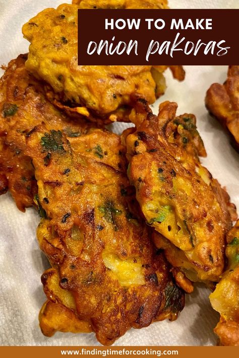 Onion Pakora Recipe Indian, Indian Pakora Recipe, Onion Pakora Recipe, Amouse Bouche, Onion Pakora, Onion Pakoda, Onion Fritters, East Indian Food, Pakora Recipe