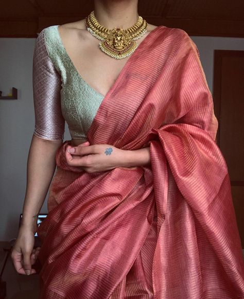 Sarees For Girls, Simple Saree Designs, Cotton Saree Designs, Fashionable Saree Blouse Designs, Indian Saree Blouses Designs, Simple Sarees, Indian Fashion Saree, Saree Designs Party Wear, Indian Dresses Traditional