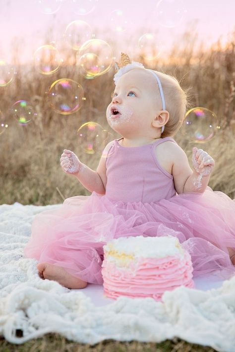 Girl Cake Smash, Bday Pics, Baby Birthday Photoshoot, First Birthday Photography, 1st Birthday Girl Decorations, 1st Birthday Pictures, Baby Fotografie, 1st Birthday Photoshoot, First Birthday Pictures