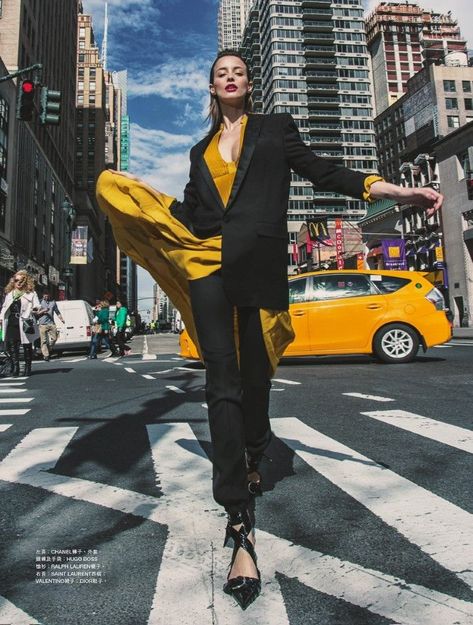 Vogue Editorial Photography, City Fashion Photography, Street Photography Model, Mode Poses, Pose Mode, Portret Feminin, Daria Werbowy, Mode Editorials, Elite Fashion