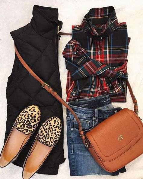 Winter Blouses, Preppy Winter, Plaid And Leopard, Mode Casual, Style Preppy, 가을 패션, Fall Winter Outfits, Outfits Casuales, Look Fashion