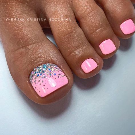 Toe nail colors trending nowadays include nude, pastel, neon, deep and rich shades as well as gold accents, French tips and others. Toe Nail Summer Designs, 2024 Toe Nails, Gel Pedicure Ideas Summer 2024, Pedicure Summer Ideas, Summer Pedicures 2024, Nails And Pedicure Ideas, Toe Nail Colors Summer 2024, Toe Gel Nail Designs, Pedicure Summer 2024