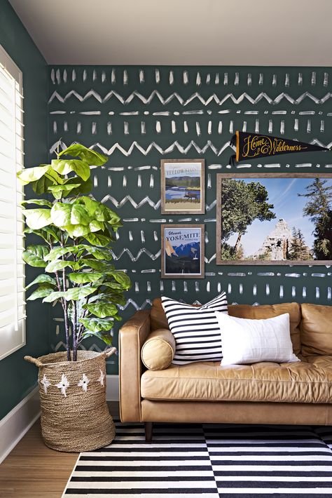 Painted Wall Stripes Ideas, Wall Paint Abstract Ideas, Paint Spots On Wall, Graphic Painted Wall, Painting A Pattern On A Wall, Fun Paint Pattern Wall, Paint Patterns On Wall, Modern Wall Painting Ideas, Creative Painting Ideas For Walls