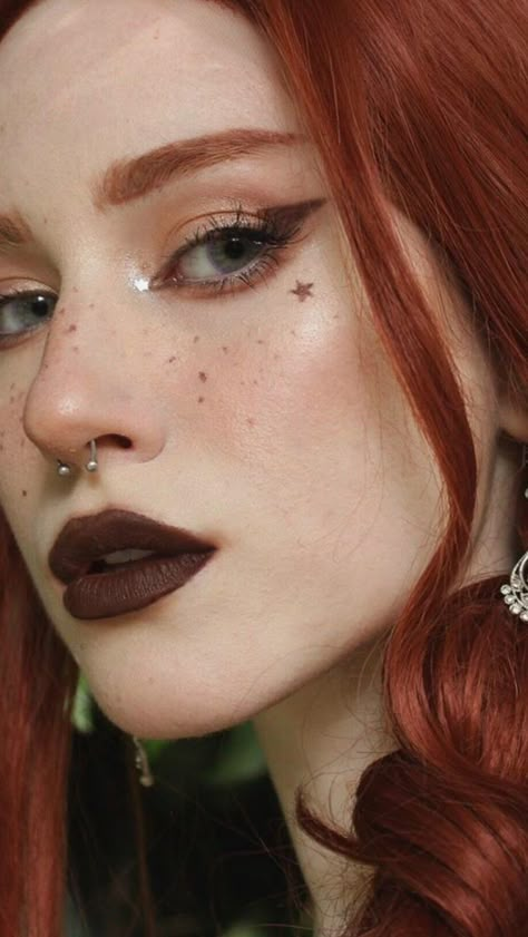 Edgy Fall Makeup, Redhead Witch Makeup, Witchy Fall Makeup, Cottagecore Witch Makeup, Alt Fall Makeup, Autumn Goth Makeup, Autumn Inspired Makeup, Autumn Aesthetic Makeup, Simple Witchy Makeup