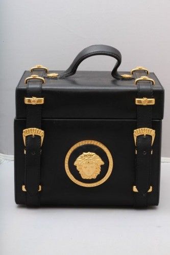 Gianni VERSACE ~ medusa vanity bag House Of Versace, Versace Bag, Modern Handbag, Versace Vintage, Unique Handbags, Versace Handbags, Versace Fashion, Versace Couture, Vintage Versace