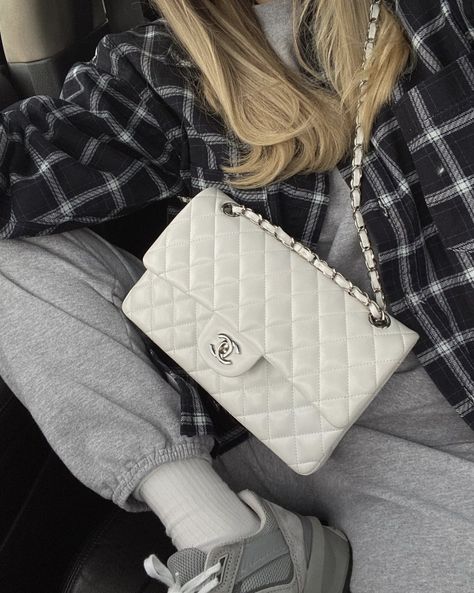 Chanel Flap Bag Outfit, White Bag Outfit, White Chanel Bag, Sophie Suchan, Chanel Bag Outfit, Luxury Things, Digital Wardrobe, Purse Outfit, Happy Saturday Everyone