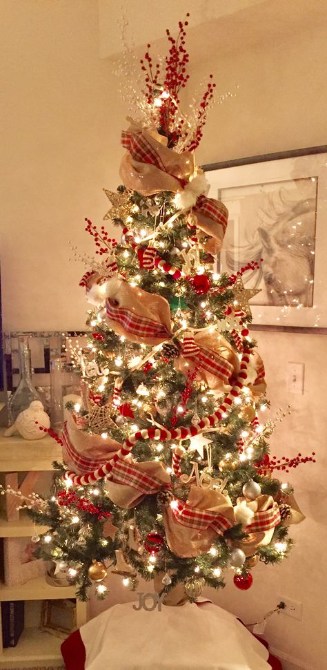 Burlap And Red Ribbon Christmas Tree, Burlap Xmas Decorations, Red White Burlap Christmas Tree, Rustic Burlap Christmas Tree, Red And Burlap Christmas Decorations, Christmas Tree Burlap Ideas, Red And White Plaid Christmas Decor, Red And White Plaid Christmas Tree, Red And White Rustic Christmas Tree