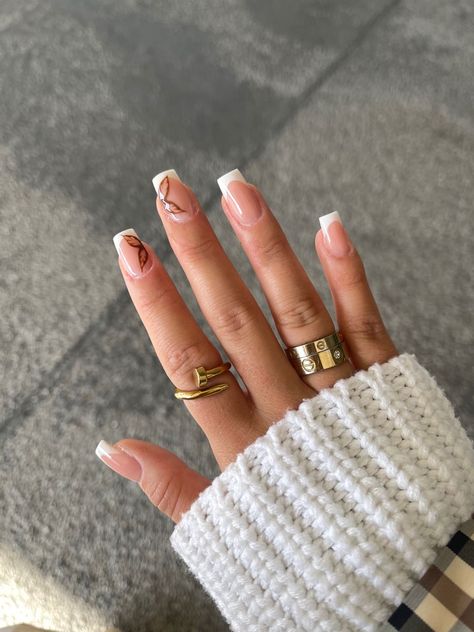 french nails Short Square French Tip Acrylic Nails With Butterfly, Brown Nails Butterfly, Fall Nails White Tips, White Brown Nails Design, Cool Nails Almond Shape, French Tip Acrylic Nails Butterfly, Neutral Butterfly Nails, Nails Inspiration Butterfly, Brown Butterfly Nails