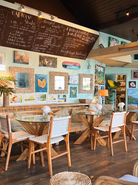 Beach Cafe Exterior, Surf Bar Design, Beach Coffee Shop Aesthetic, Beach Juice Bar, Coffee Beach Aesthetic, Beachy Coffee Shop, Tropical Coffee Shop, Hawaiian Coffee Shop, Beach Cafe Design