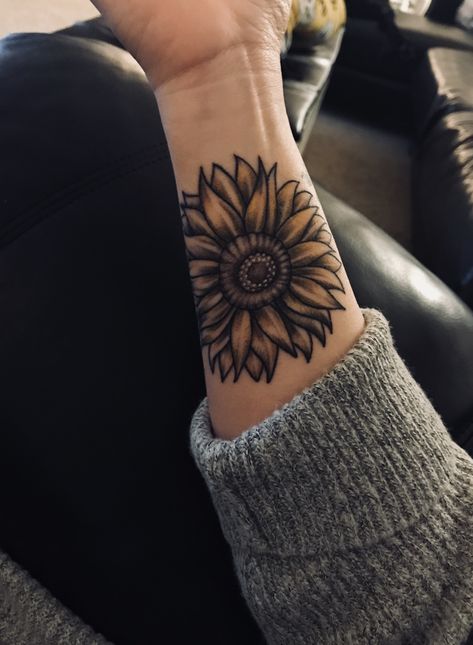 Sunflower tattoo Sunflower Tattoo With Shading, Knee Sunflower Tattoo, Sunflower Tattoo On Elbow, Shaded Sunflower Tattoo, Sunflower Knee Tattoo, Sunflower Neck Tattoo, Yellow Sunflower Tattoo, Sunflower Fine Line Tattoo, Sunflower Hand Tattoo