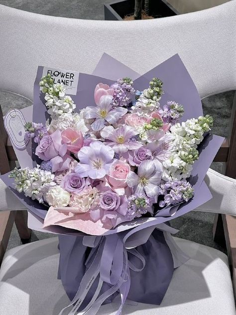 Purple Flower Bouquet Aesthetic, Bts Flower Bouquet, Purple Daisy Bouquet, Bts Bouquet, Buket Aesthetic, Purple Orchid Bouquet, Purple Flower Bouquet, Flower Boquet, Purple Bouquets