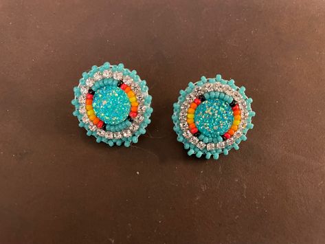 Beaded Stud Earrings, Turquoise Bead Earrings, Seed Bead Jewelry Patterns, Beaded Earrings Native, Beaded Earrings Patterns, Sewing Embroidery, Sewing Embroidery Designs, May 2023, Earring Patterns