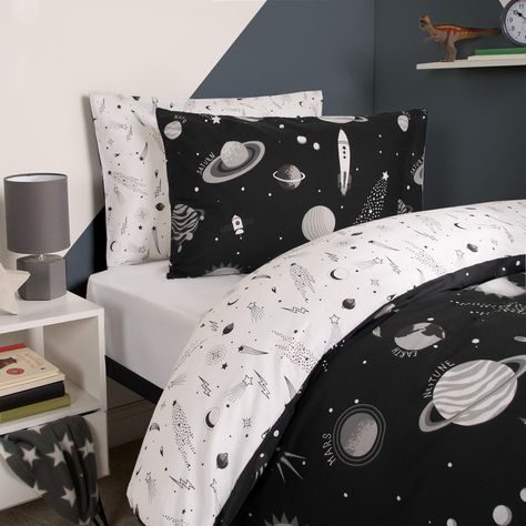 Online Home Shop Space Duvet Cover Set Quilt Bedding with Pillowcases Reversible Stars Kids Bed DESCRIPTION Ignite your child's sense of exploration with the OHS Space Print Duvet Set in Black. The captivating space-themed design awakens a sense of wonder and curiosity. Against a backdrop of black, the cosmic elements shine, creating an atmosphere of adventure. Crafted for both comfort and style, this duvet set promises celestial dreams and an out-of-this-world bedroom ambiance. Sizes available: Junior, Single and Double Junior/Cot: 120cm x 150cm (47" x 59") - 1 x duvet cover & 1 pillowcase (40 x 60cm) Single: 135cm x 200cm (53" x 78") - 1 x duvet cover & 1 pillowcase (50 x 75cm) Double: 200cm x 200cm (78" x 78") - 1 x duvet cover & 2 pillowcases (50 x 75cm) Colour: Black Includes: Quilt c Rocket Themed Bed, Moon And Stars Room Aesthetic, Space Room Ideas, Kids Double Bed, Galaxy Bedroom, Star Bedroom, Best Bed Sheets, Space Themed Bedroom, Space Themed Room