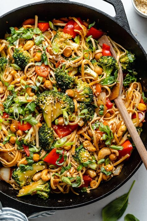 Vegan Stir Fry Noodles, Vegan Stirfry, Easy Sesame Noodles, Homemade Stir Fry Sauce, Homemade Stir Fry, Fry Noodles, Vegetarian Stir Fry, Main Recipes, Vegan Stir Fry