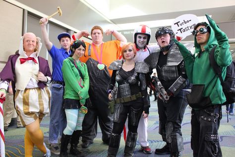 Wreck it Ralph Costumes! Wreck It Ralph Group Costume, Wreck It Ralph Costume, Old Disney Channel, Eve Best, Disney Cosplay, Wreck It Ralph, Group Costumes, Old Disney, Family Costumes